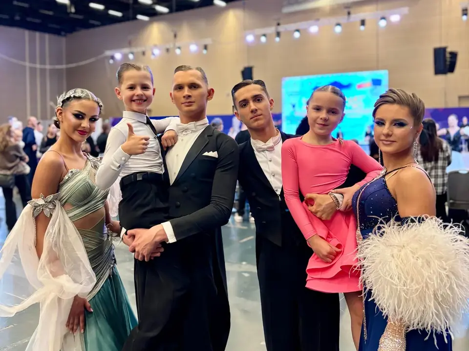 Команда клуба бальных танцев на турнире